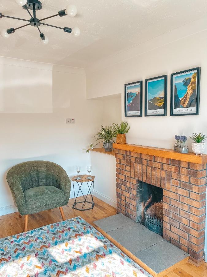 Staybynumbers - Spacious Three Bed House Royal Hillsborough Extérieur photo