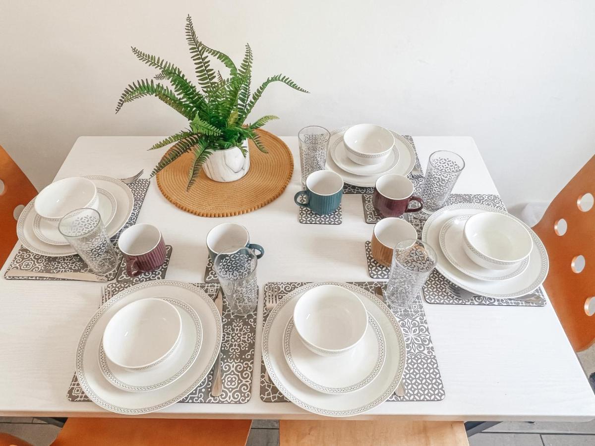 Staybynumbers - Spacious Three Bed House Royal Hillsborough Extérieur photo