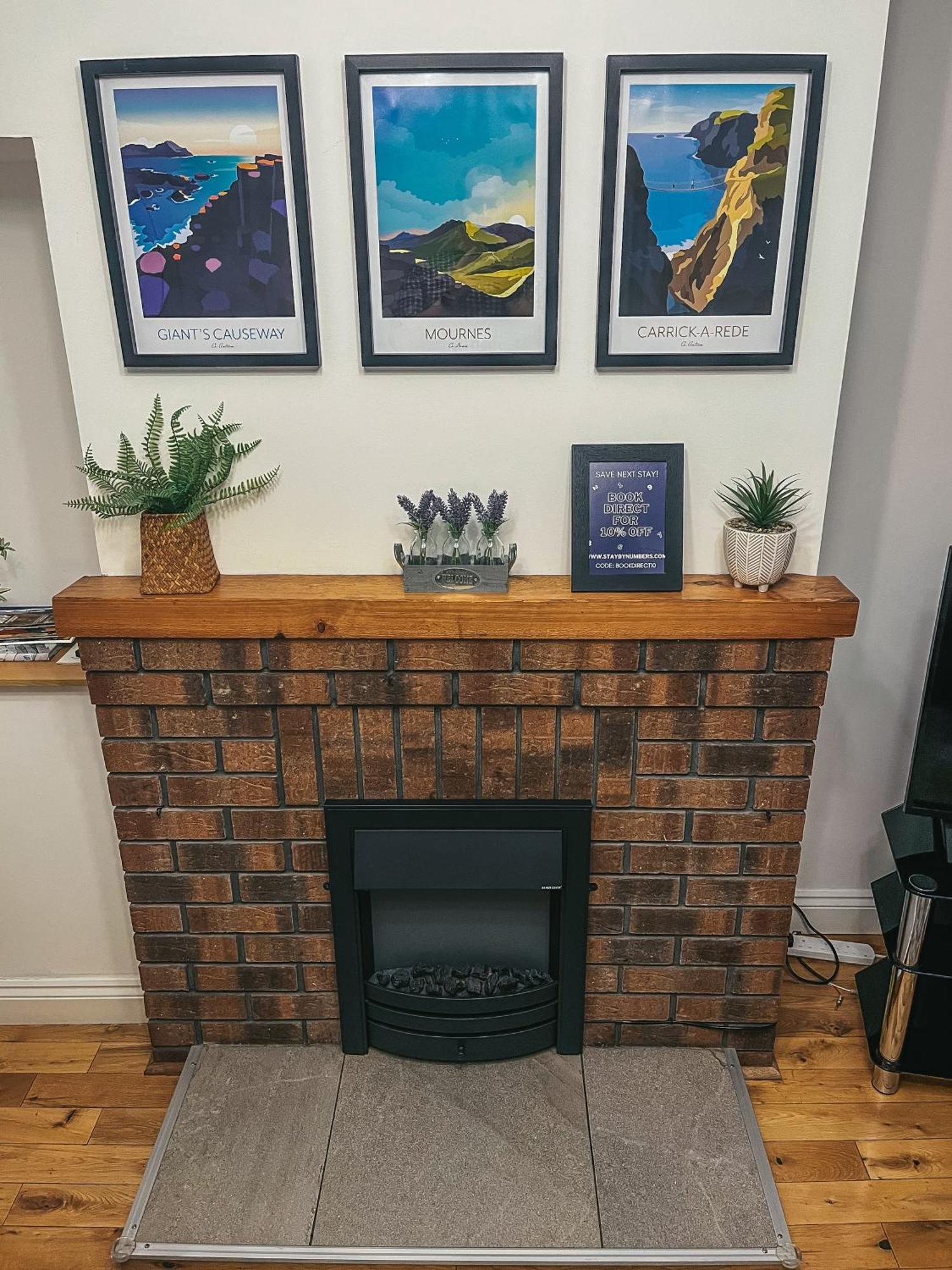 Staybynumbers - Spacious Three Bed House Royal Hillsborough Extérieur photo
